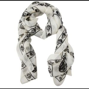 Alexander McQueen 100% silk skull scarf